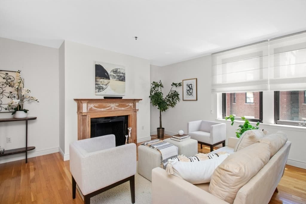 Condominium at 10 Charlesgate E # 302, Boston MA 02215, photo 5 of 27