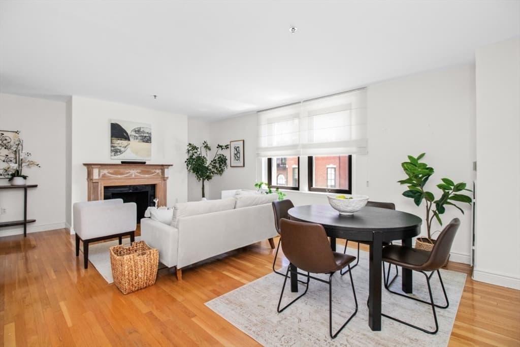 Condominium at 10 Charlesgate E # 302, Boston MA 02215, photo 10 of 27