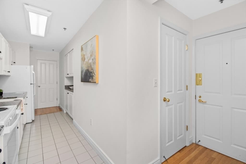 Condominium at 10 Charlesgate E # 302, Boston MA 02215, photo 14 of 27