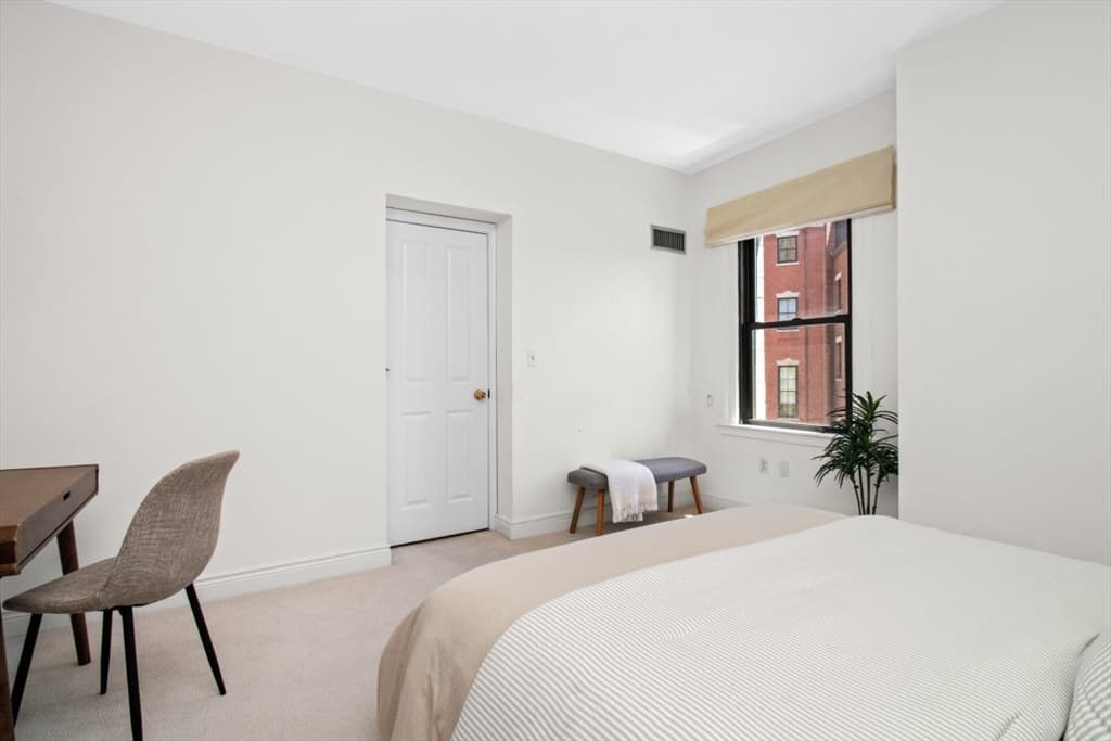 Condominium at 10 Charlesgate E # 302, Boston MA 02215, photo 18 of 27