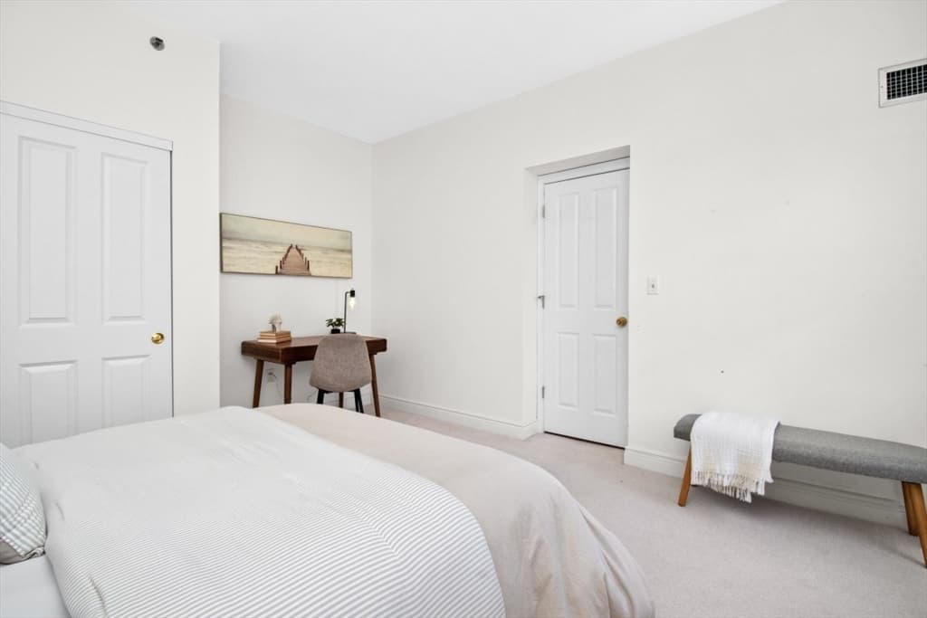 Condominium at 10 Charlesgate E # 302, Boston MA 02215, photo 19 of 27