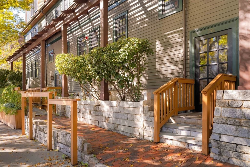 241 River Street # 6, Cambridge MA 02139