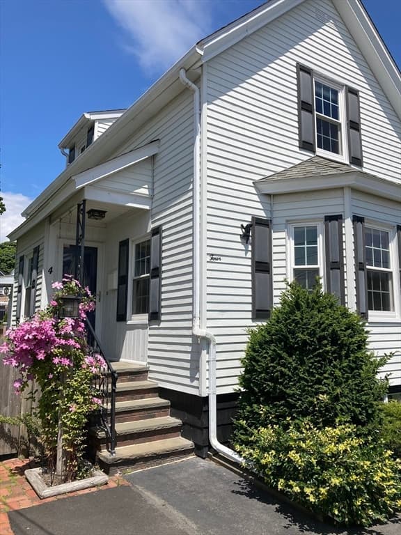 4 Waite St, Salem MA 01970