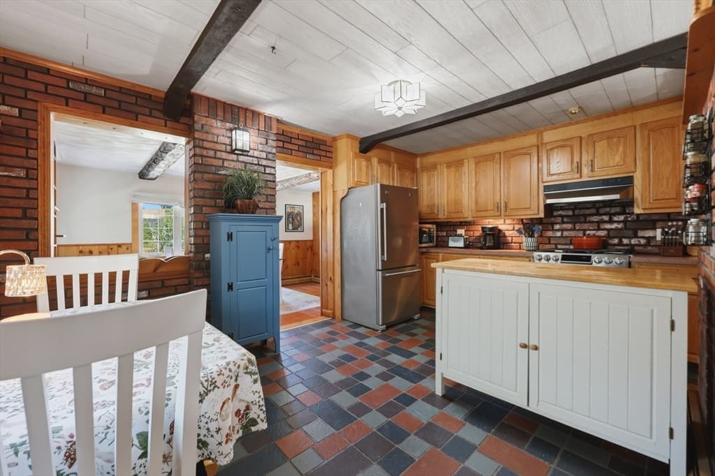4 Waite St, Salem MA 01970 photo 8