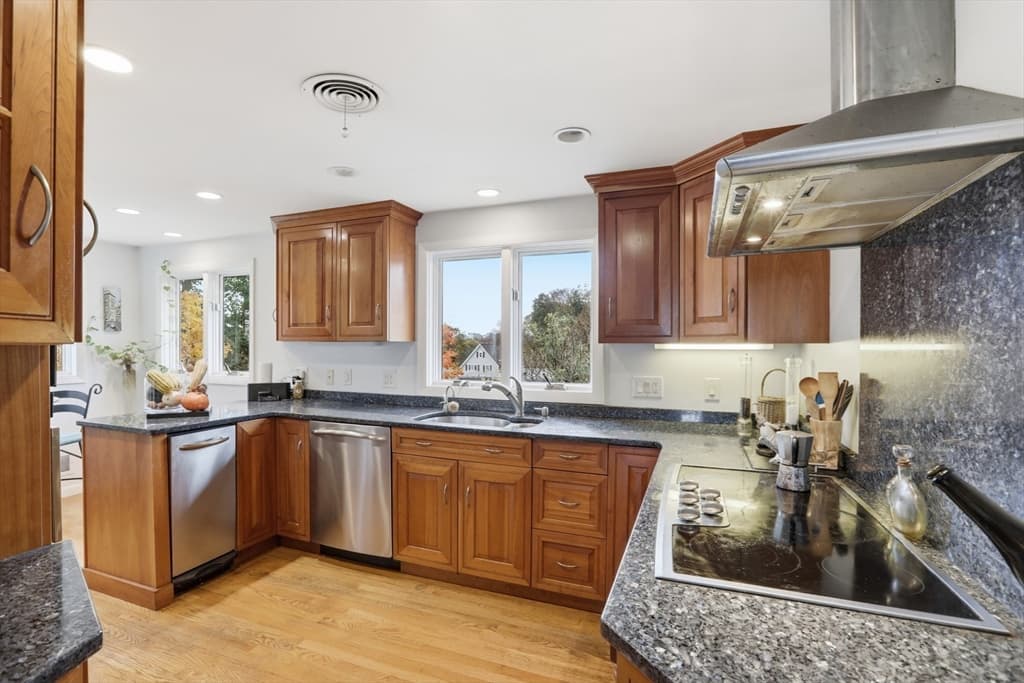 Single Family Residence at 22 Burdett Rd, Lynn MA 01904, photo 7 of 26