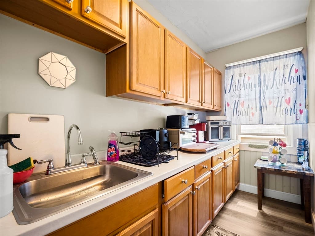 3 Family at 8 Douglas Street, Worcester MA 01603, photo 22 of 42