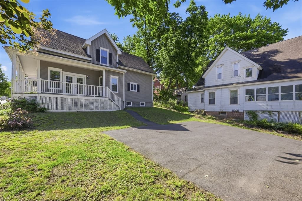 Single Family Residence at 57 May St, Worcester MA 01610, photo 6 of 42