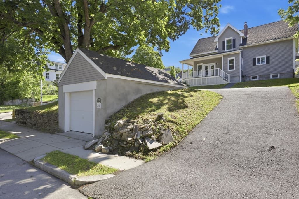 Single Family Residence at 57 May St, Worcester MA 01610, photo 5 of 42