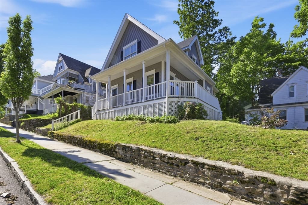 Single Family Residence at 57 May St, Worcester MA 01610, photo 4 of 42