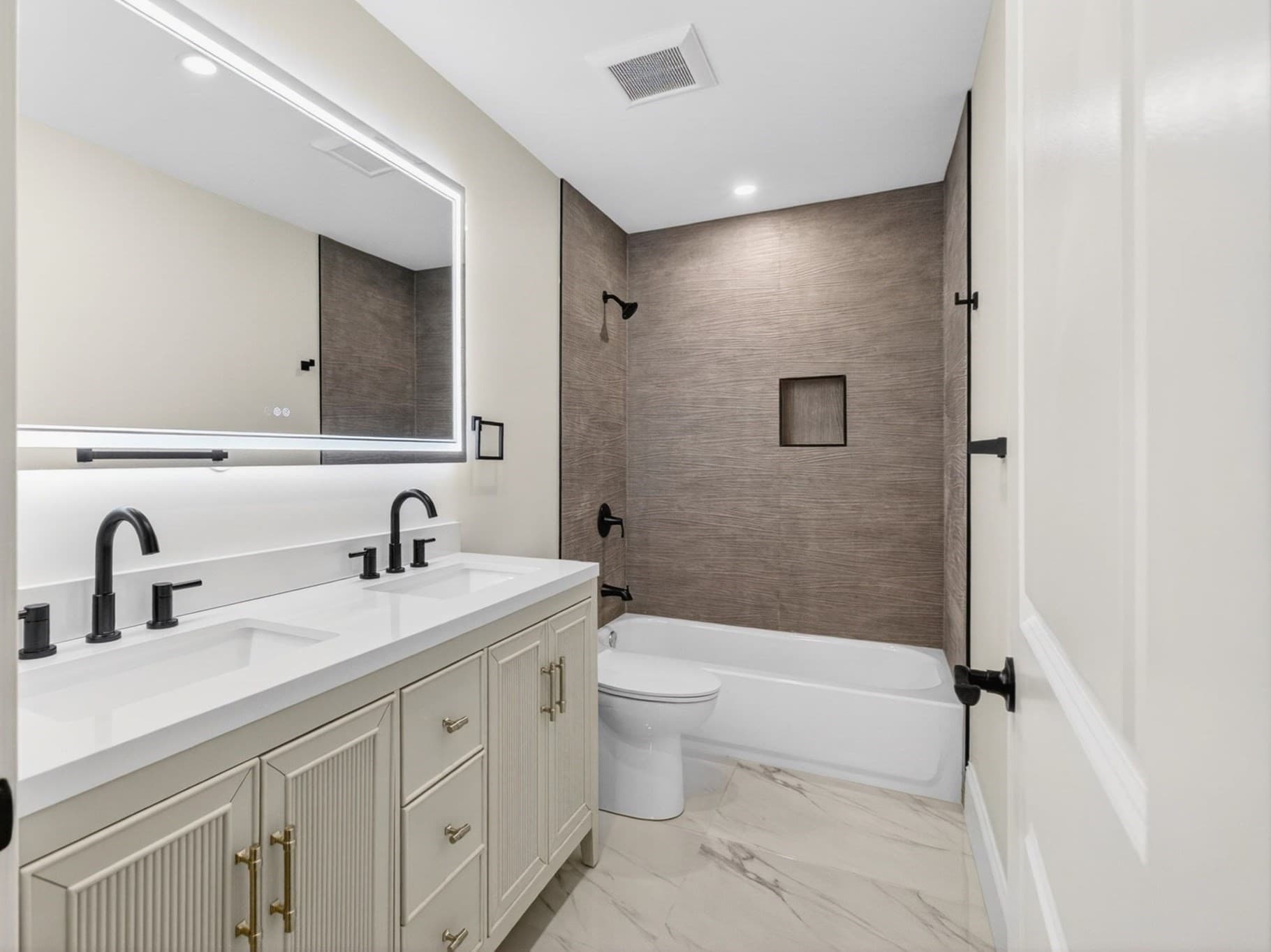 Condominium at 152 Washington St # 2, Boston MA 02135, photo 11 of 17