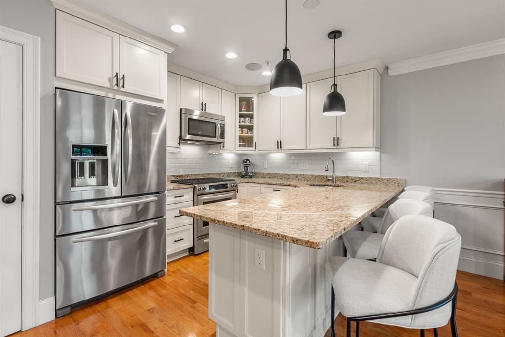Condominium at 110 Park St # 5, Boston MA 02132, Boston, photo 2 of 17