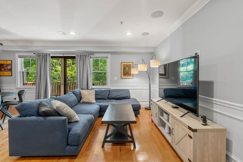Condominium at 110 Park St # 5, Boston MA 02132, Boston, photo 6 of 17