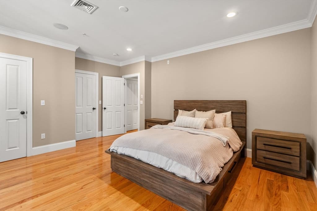 Condominium at 110 Park St # 5, Boston MA 02132, Boston, photo 7 of 17
