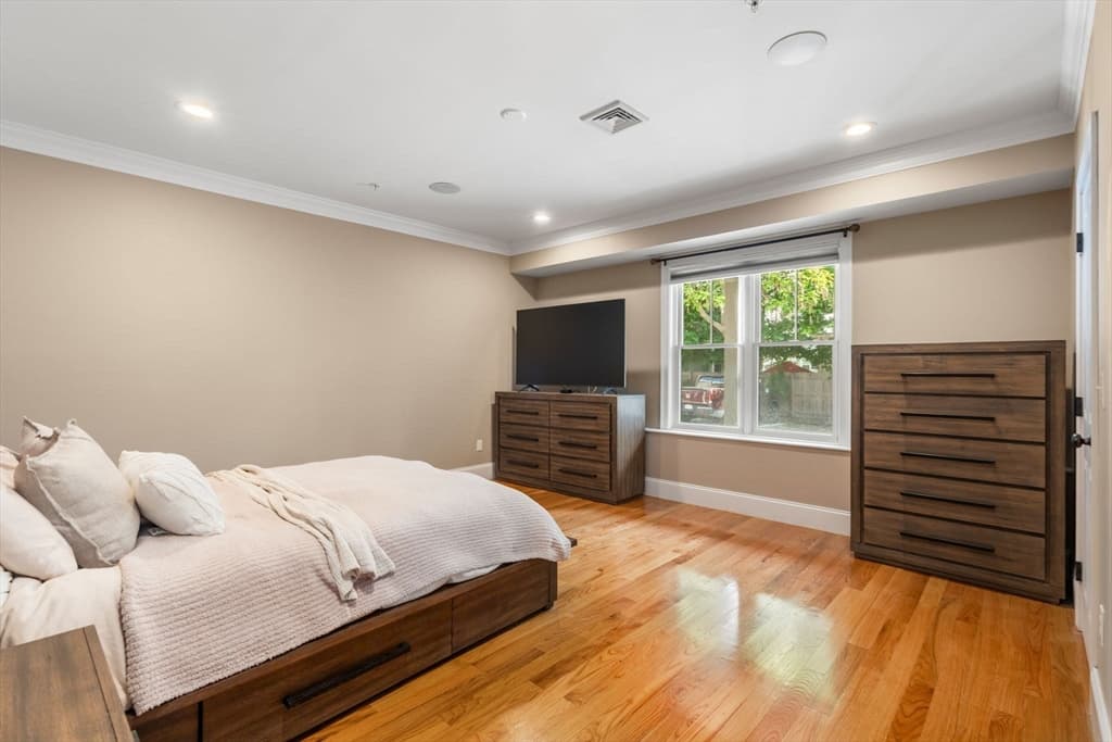 Condominium at 110 Park St # 5, Boston MA 02132, Boston, photo 8 of 17