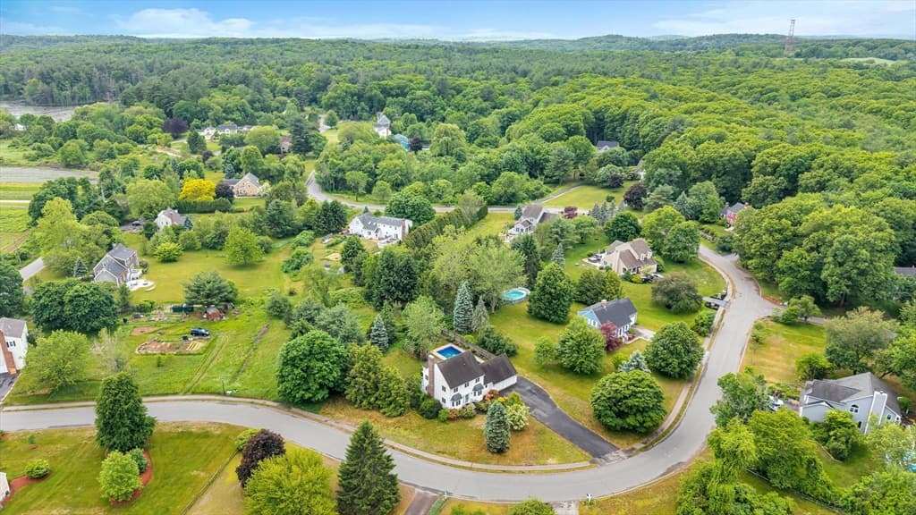4 Meadow Dr, Littleton MA 01460 photo 2