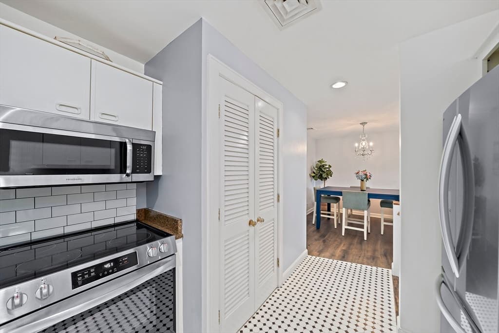Condominium at 100 Parks St # 35, Duxbury MA 02332, Duxbury, photo 8 of 34