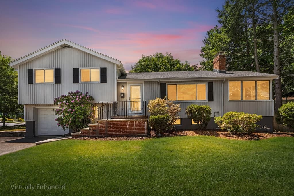 4 June Ln, Newton MA 02458