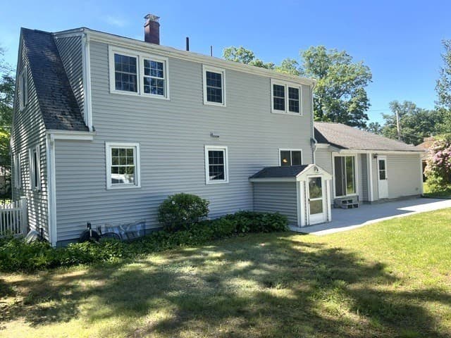 Single Family Residence at 110 Longmeadow Dr, Lowell MA 01852, photo 2 of 21