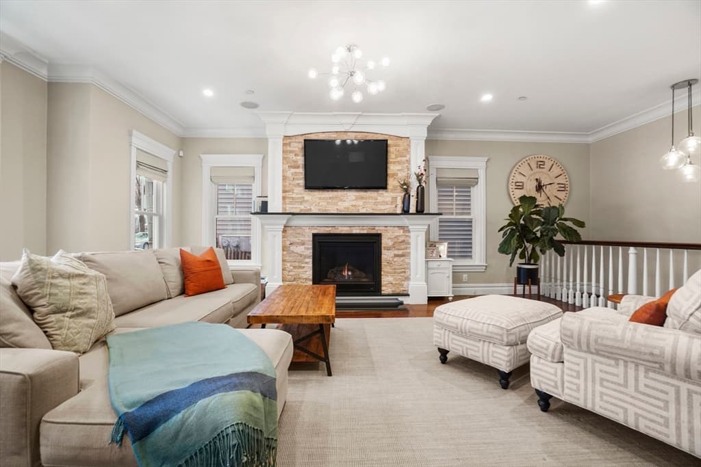Condominium at 9 M St # 2, Boston MA 02127, photo 2 of 26
