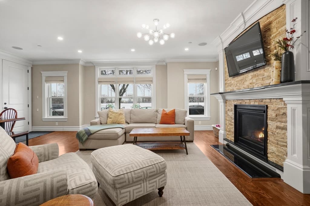 Condominium at 9 M St # 2, Boston MA 02127, photo 7 of 26