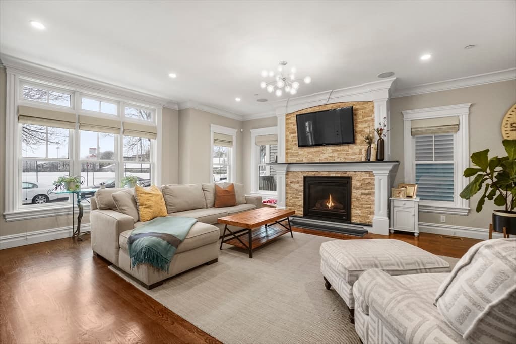 9 M St # 2, Boston MA 02127