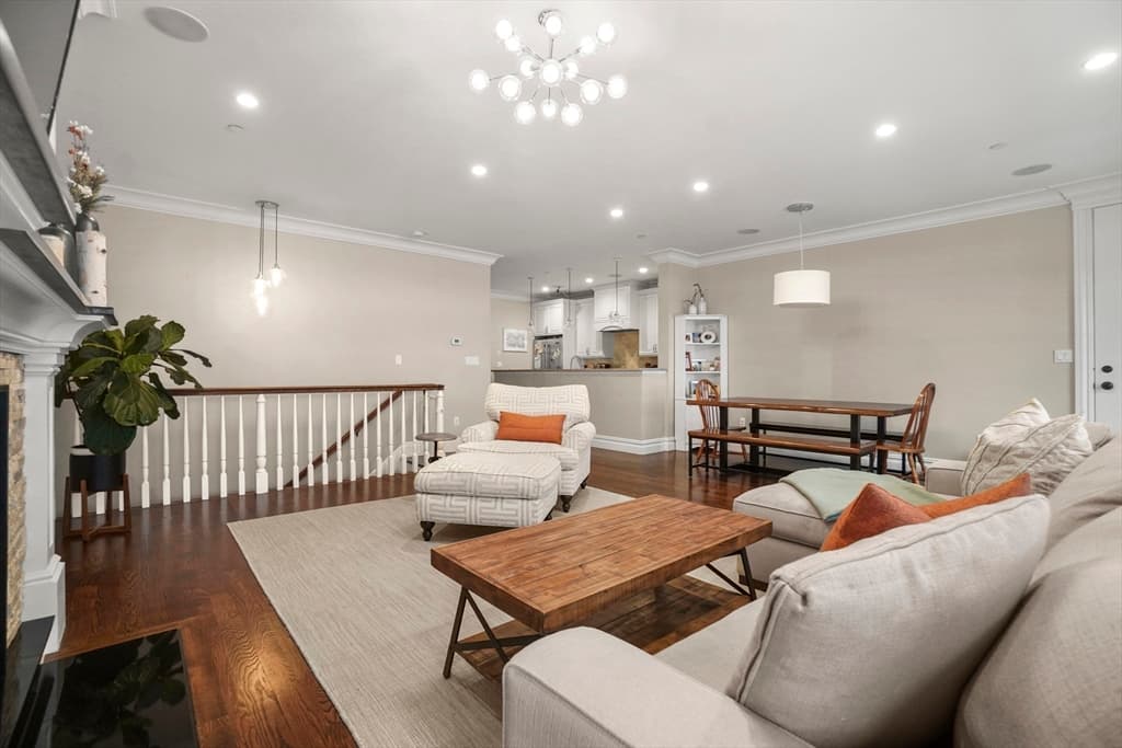 Condominium at 9 M St # 2, Boston MA 02127, photo 5 of 26