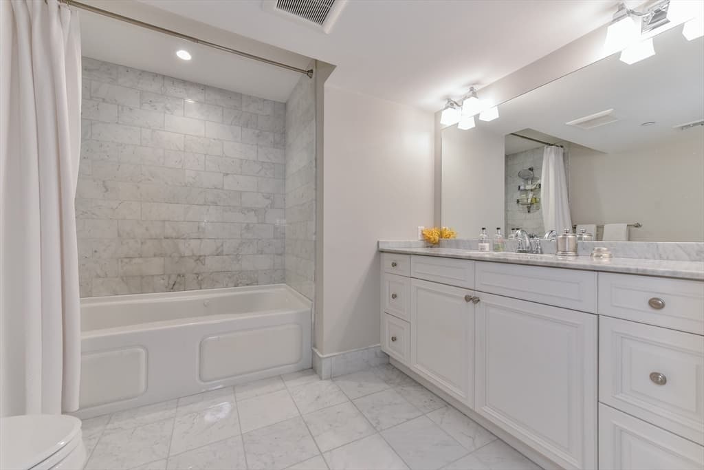 Condominium at 9 M St # 2, Boston MA 02127, photo 20 of 26