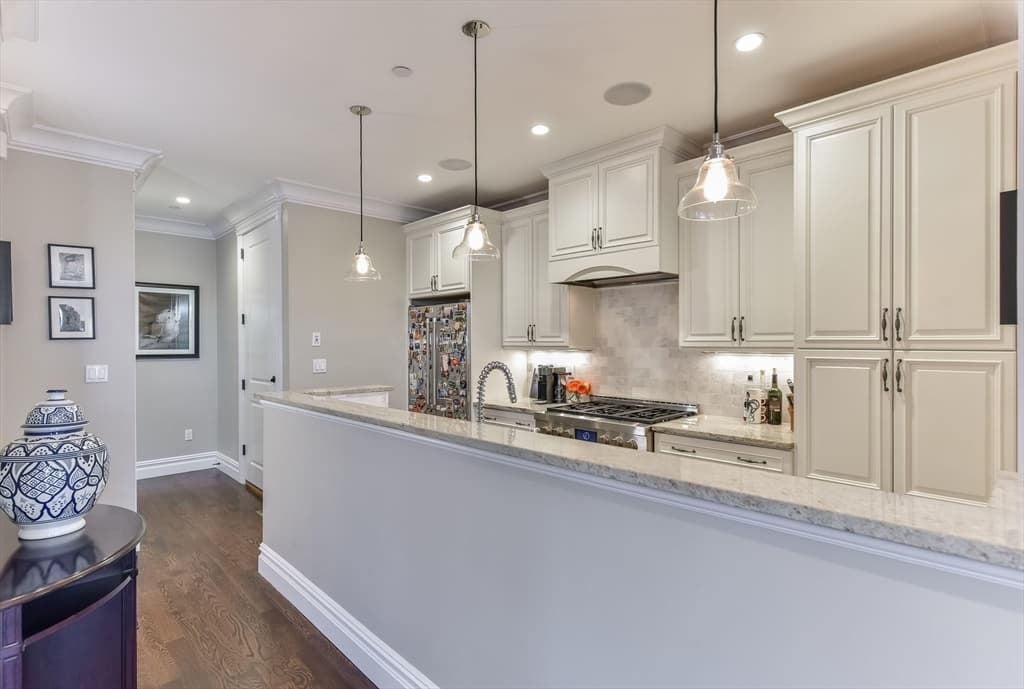 Condominium at 9 M St # 2, Boston MA 02127, photo 9 of 26