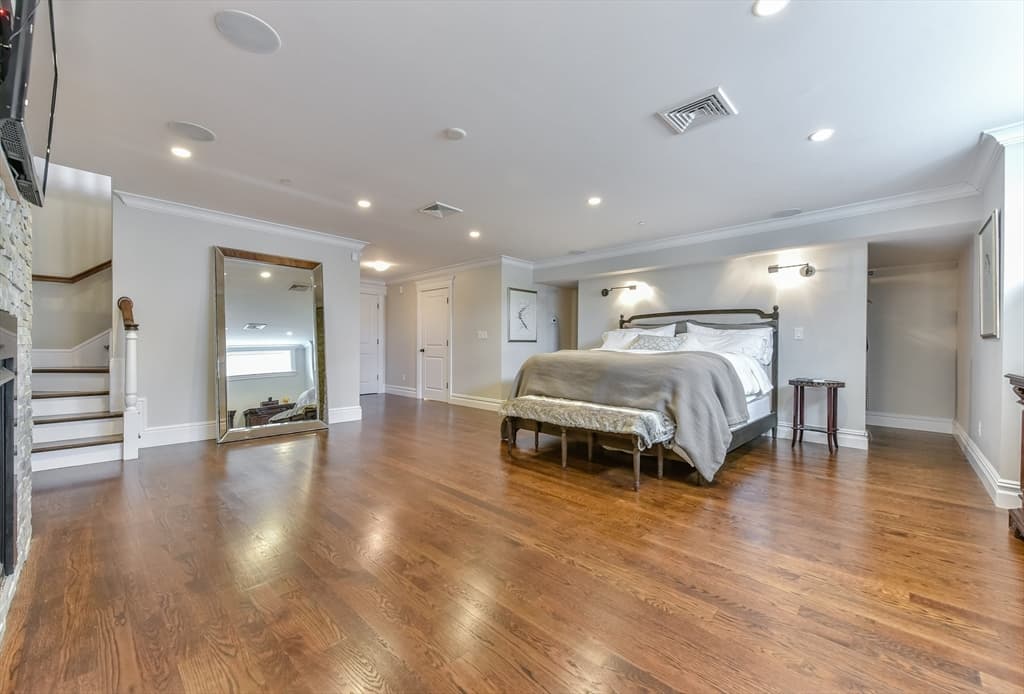 Condominium at 9 M St # 2, Boston MA 02127, photo 15 of 26