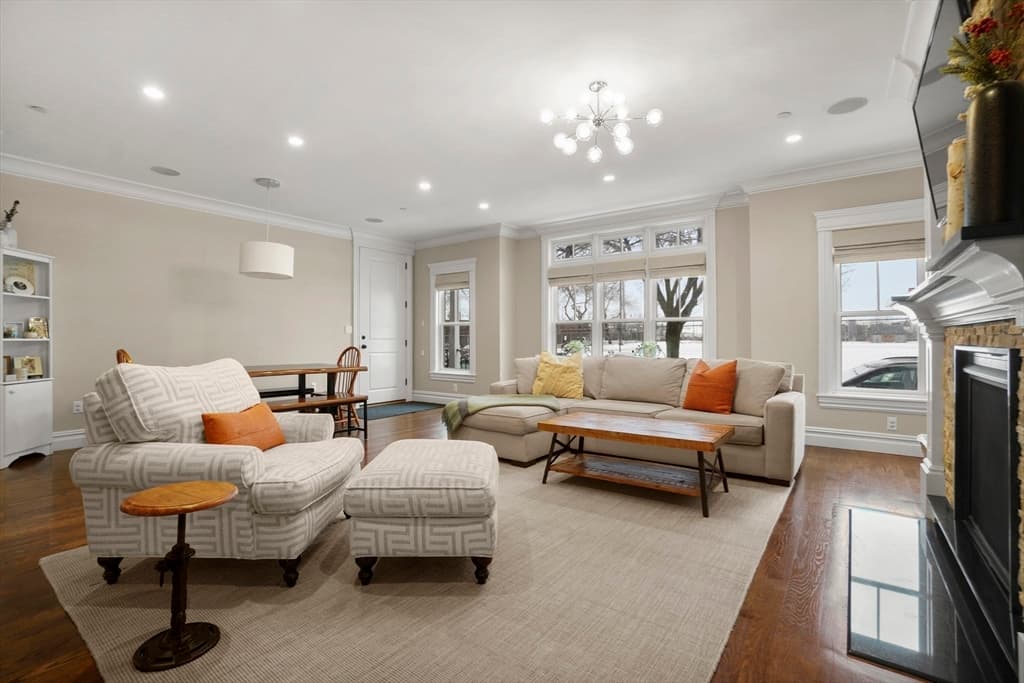 Condominium at 9 M St # 2, Boston MA 02127, photo 4 of 26