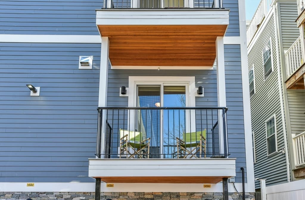 Condominium at 9 M St # 2, Boston MA 02127, photo 25 of 26
