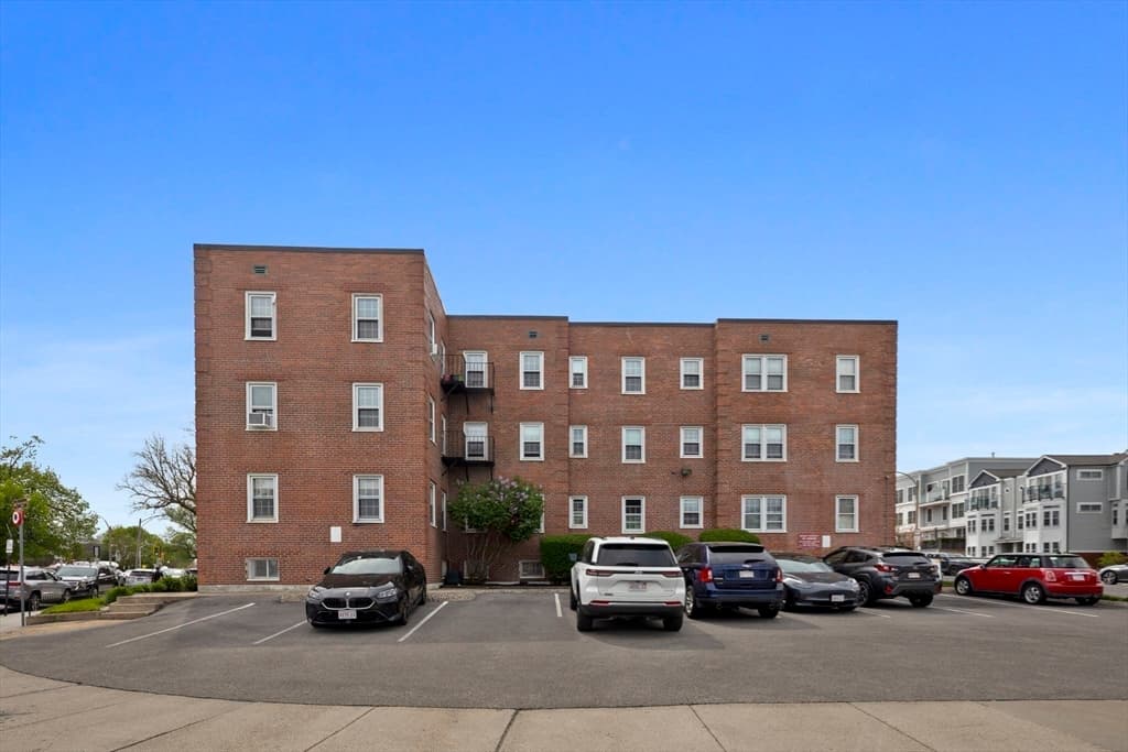 Condominium at 9 Lennon Ct # 13, Boston MA 02127, Boston, photo 12 of 16