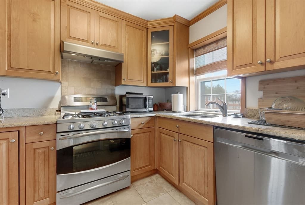 Condominium at 9 Lennon Ct # 13, Boston MA 02127, Boston, photo 5 of 16