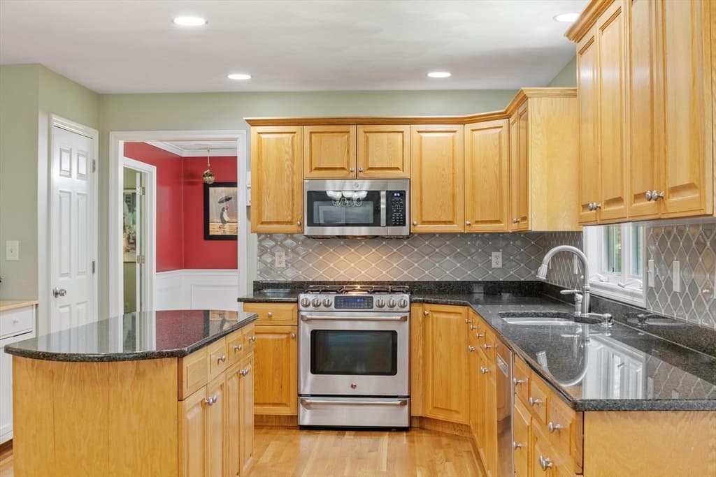 Single Family Residence at 5 Laury Lane, Littleton MA 01460, Littleton, photo 9 of 42