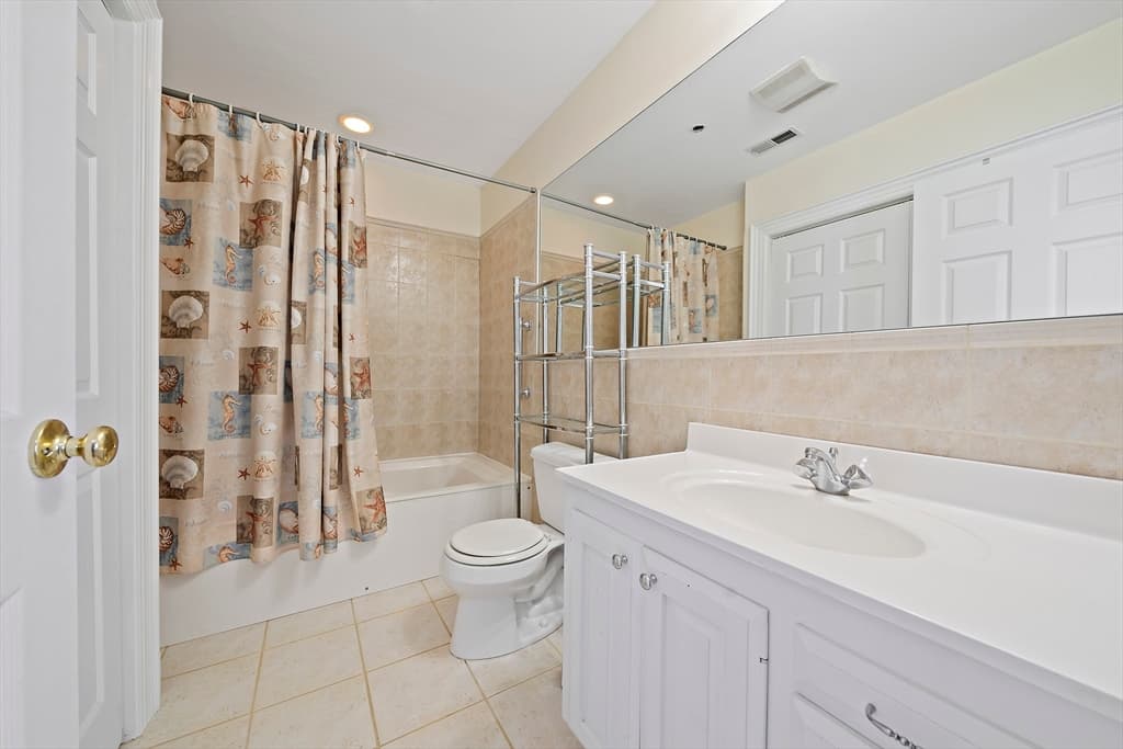 Condominium at 184 Athens St # 3, Boston MA 02127, Boston, photo 23 of 26
