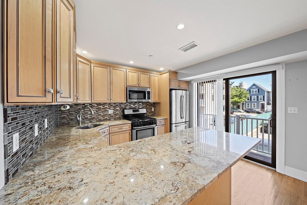 Condominium at 184 Athens St # 3, Boston MA 02127, Boston, photo 7 of 26