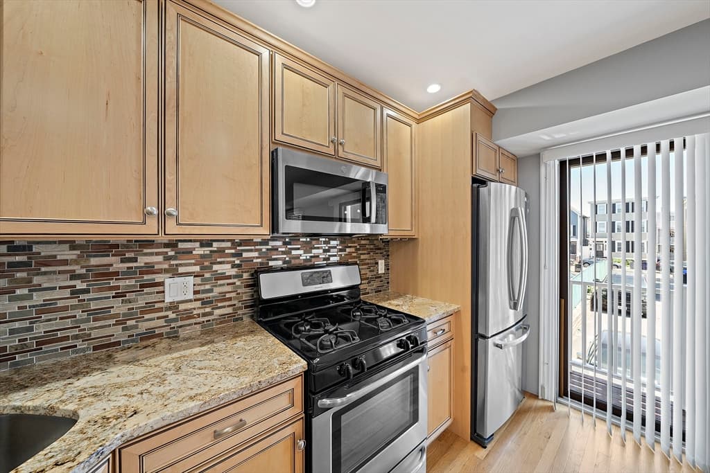 Condominium at 184 Athens St # 3, Boston MA 02127, Boston, photo 5 of 26