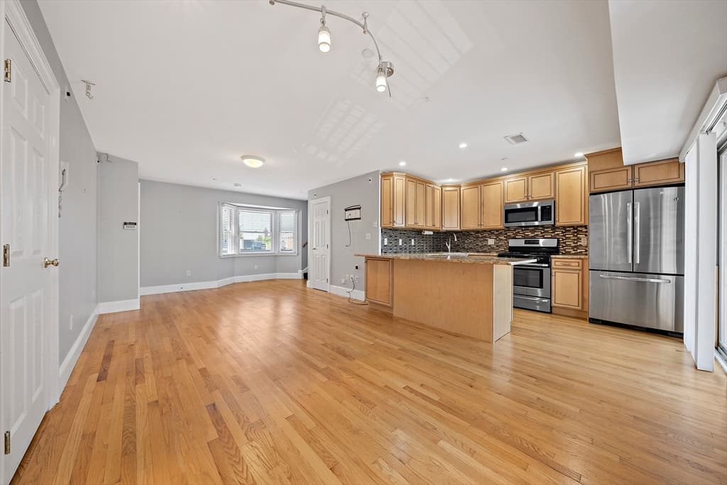 Condominium at 184 Athens St # 3, Boston MA 02127, Boston, photo 9 of 26