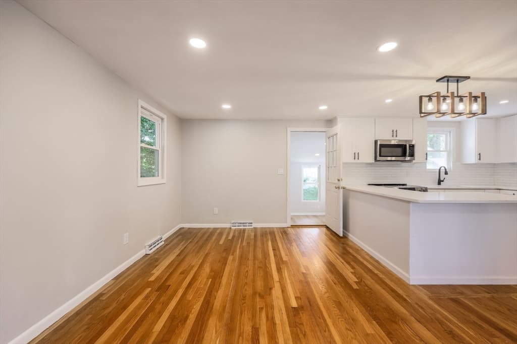 Single Family Residence at 181 E Main St, Westborough MA 01581, photo 10 of 38