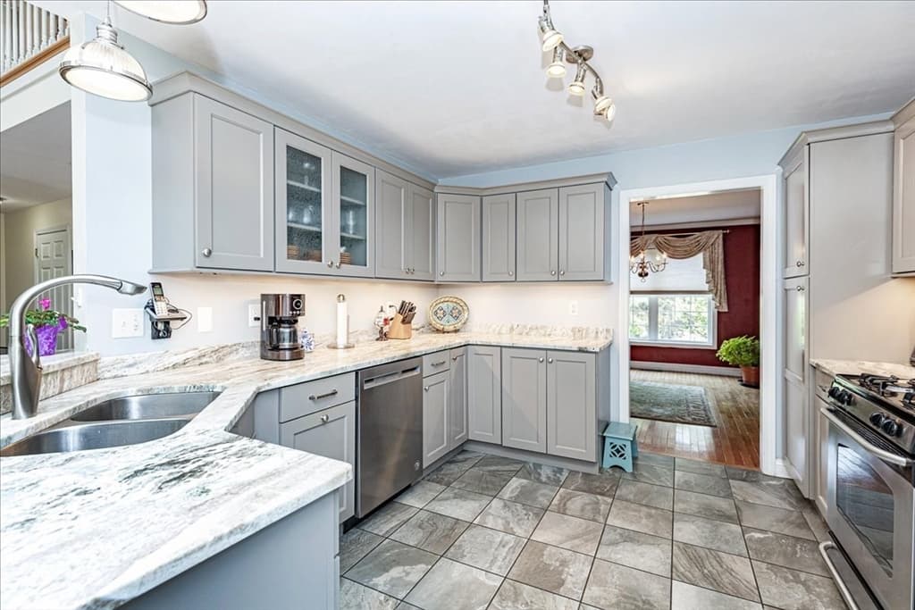 16 Dunlin Way, Portsmouth NH 03801