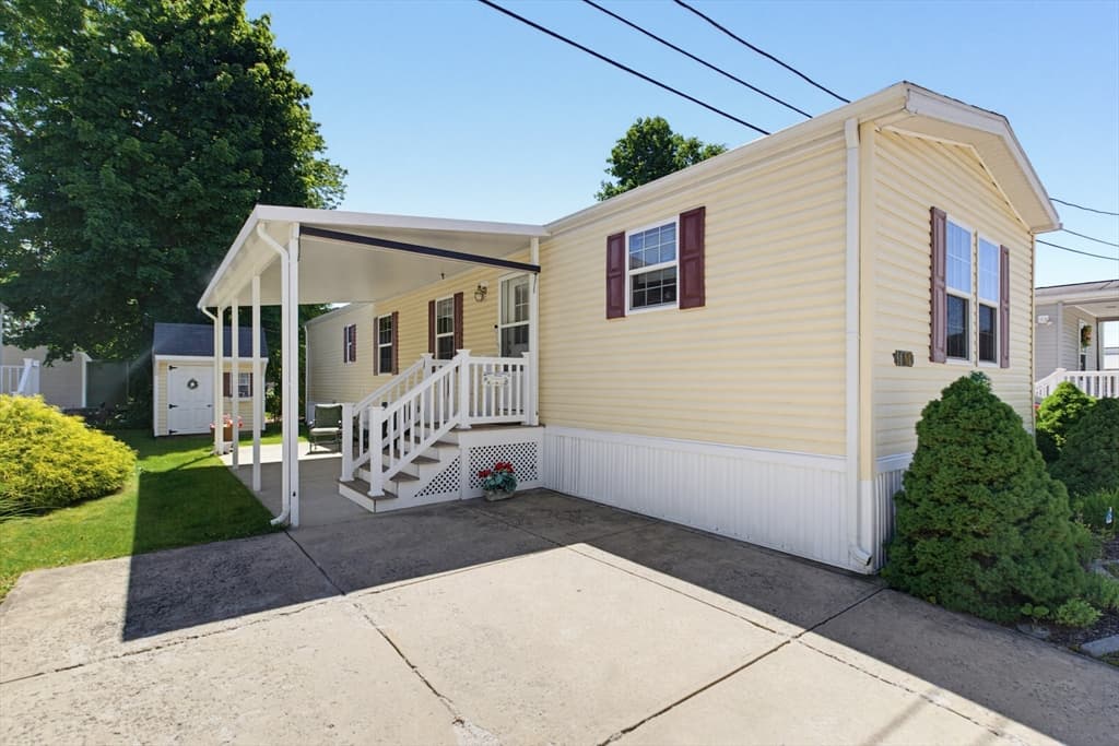300 East Washington, North Attleboro MA 02760 photo 2