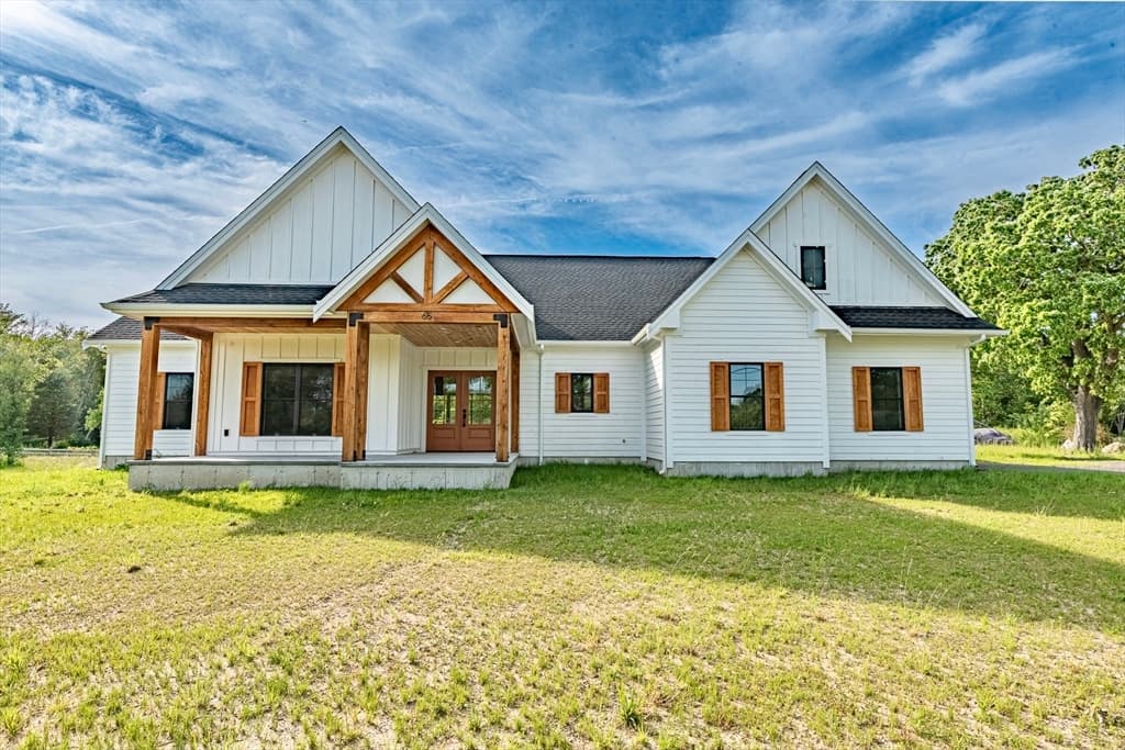 65 Marvel St, Swansea MA 02777