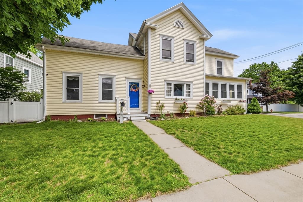 11 Colchester, Amesbury MA 01913