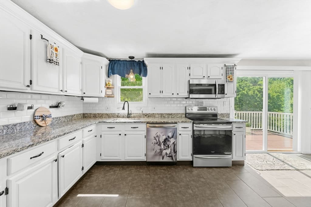 Single Family Residence at 15 Old Farm Rd, Spencer MA 01562, Spencer, photo 13 of 42