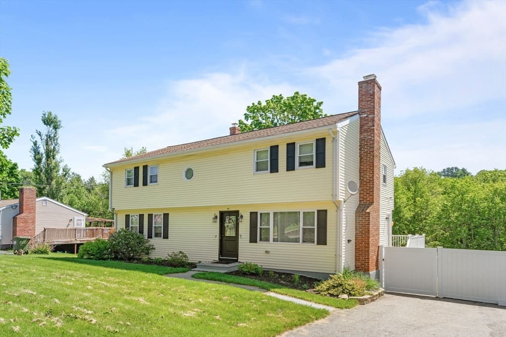 Single Family Residence at 15 Old Farm Rd, Spencer MA 01562, Spencer, photo 3 of 42