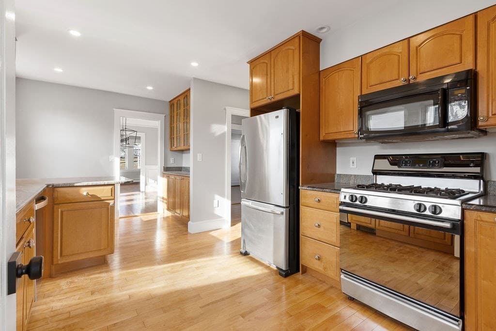 2 Family - 2 Units Up/Down at 15-17 George St, Watertown MA 02472, Watertown, photo 21 of 38