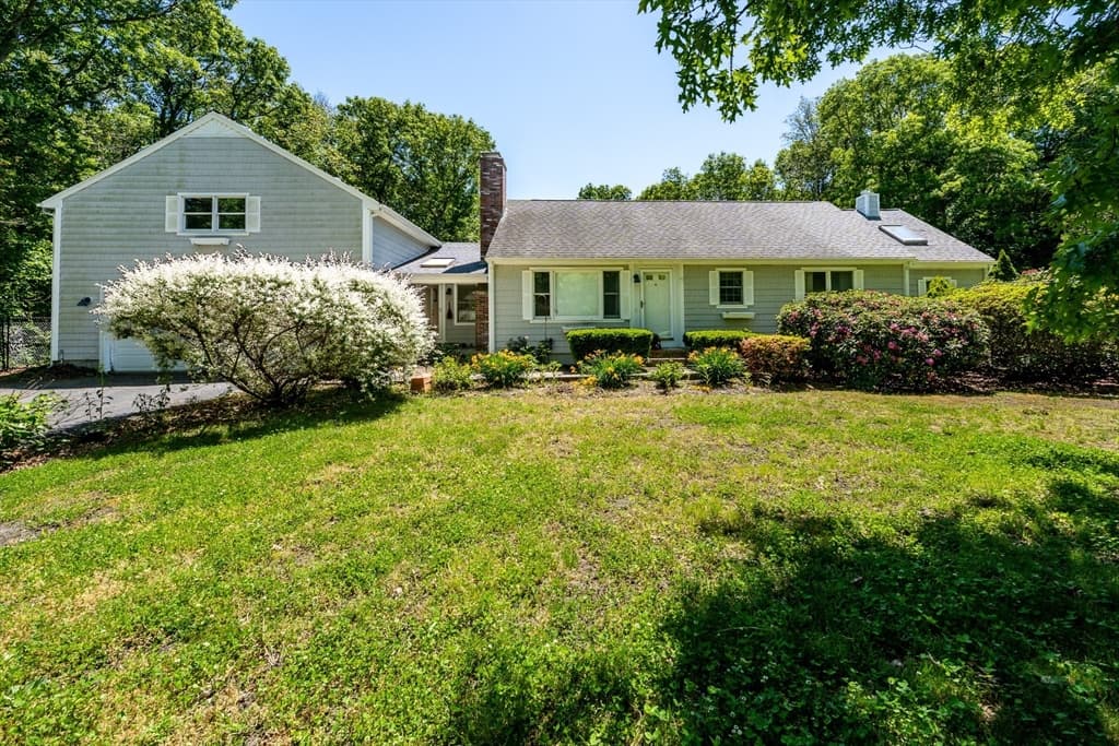 1529 Race Ln, Barnstable MA 02648