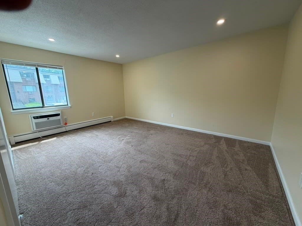 Condominium at 12 Hallmark Gardens # 7, Burlington MA 01803, Burlington, photo 7 of 16