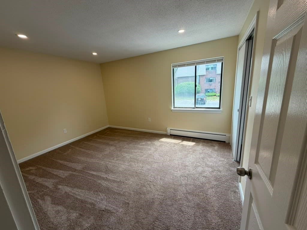 Condominium at 12 Hallmark Gardens # 7, Burlington MA 01803, Burlington, photo 9 of 16