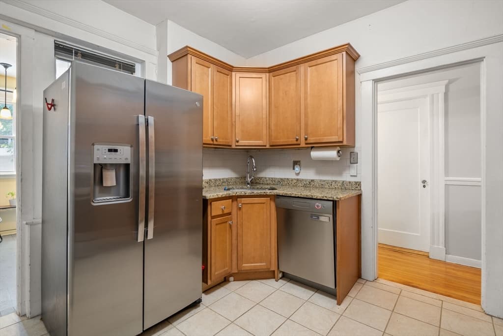 Condominium at 15 Bellvista Road # 2, Boston MA 02135, photo 6 of 22